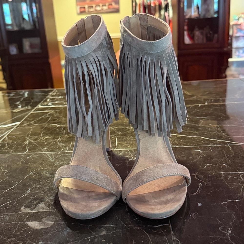 Steve Madden size 9 suede stiletto heels with fringe accent around top - Picture 2 of 6